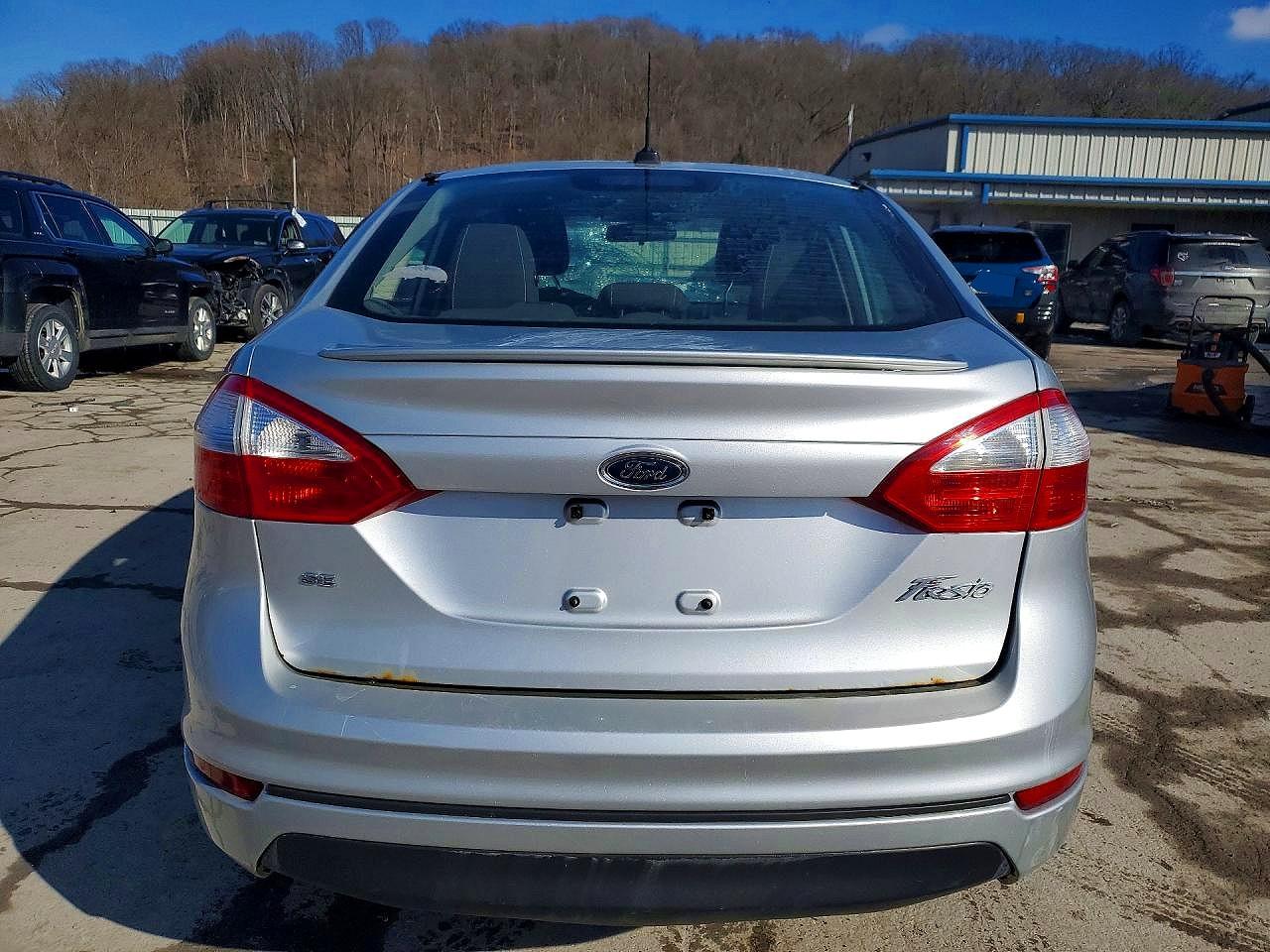 2016 FORD FIESTA SE photo 6