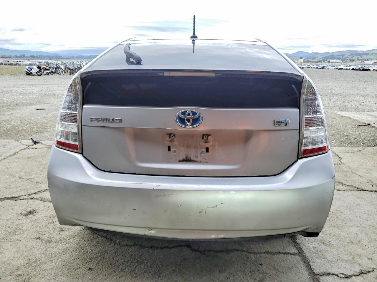 2010 TOYOTA PRIUS II photo 6
