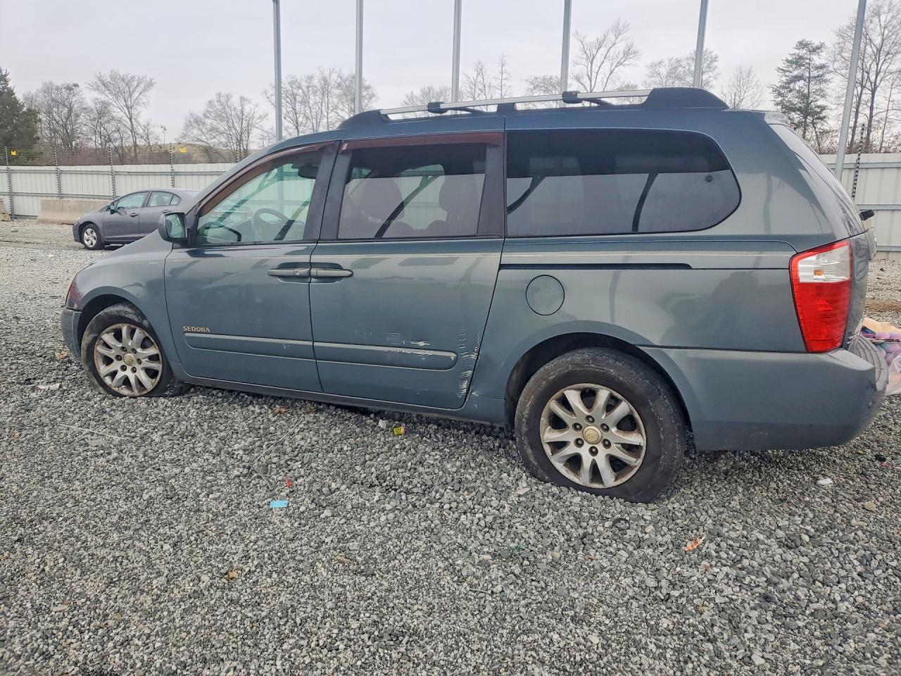 2007 KIA SEDONA BASE photo 2