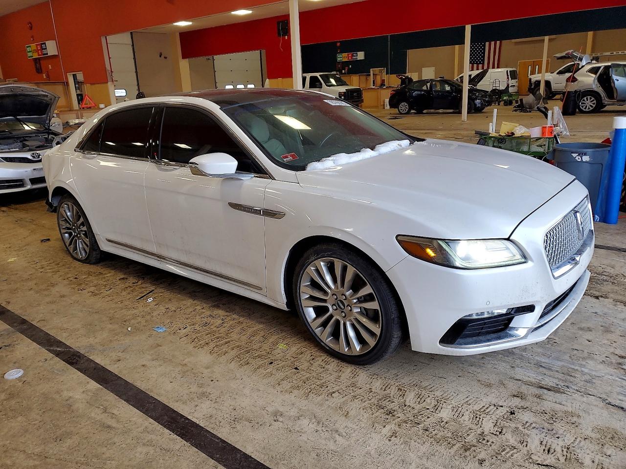 2017 LINCOLN CONTINENTAL RESERVE photo 10