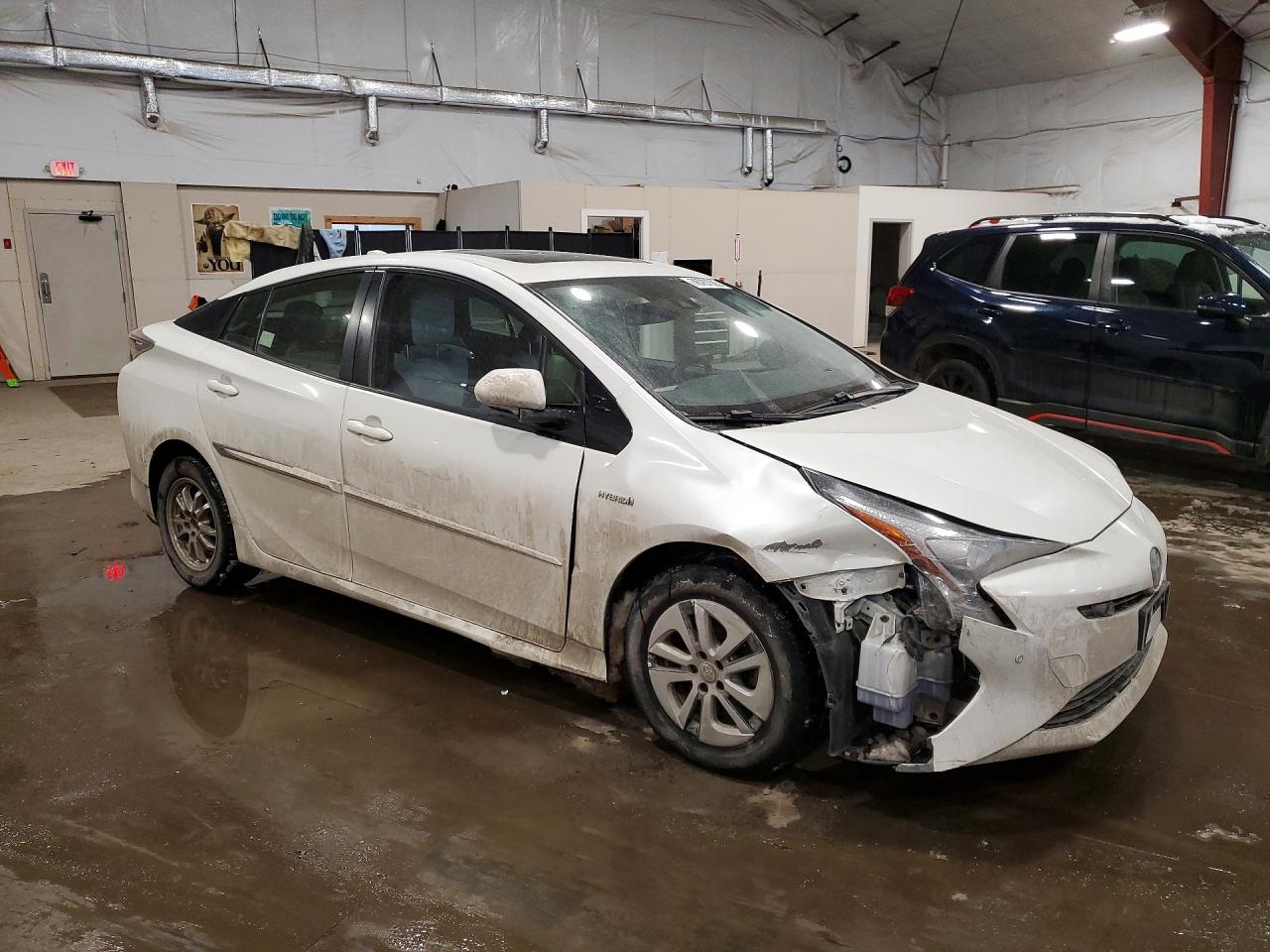 2016 TOYOTA PRIUS FOUR photo 10