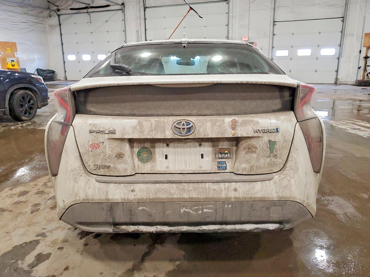 2016 TOYOTA PRIUS FOUR photo 16