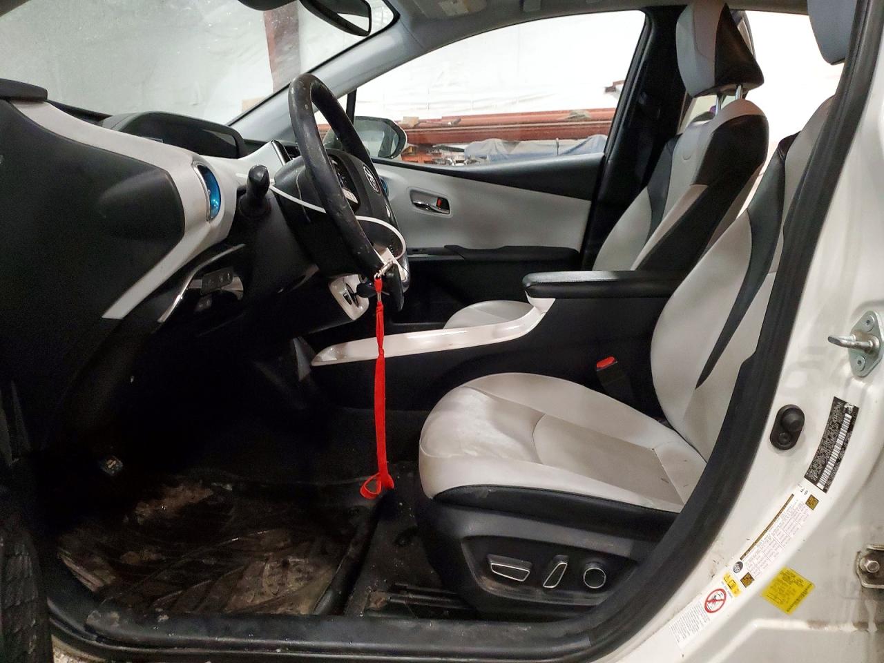 2016 TOYOTA PRIUS FOUR photo 19