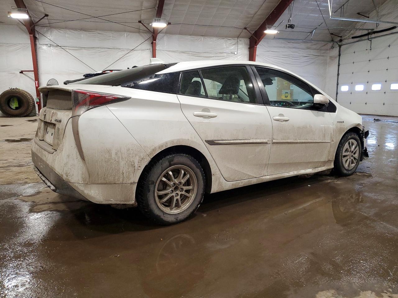 2016 TOYOTA PRIUS FOUR photo 7