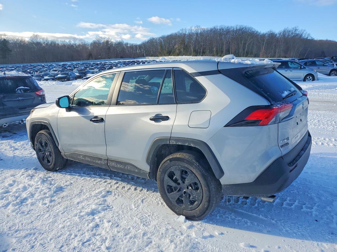 2022 TOYOTA RAV4 LE photo 2