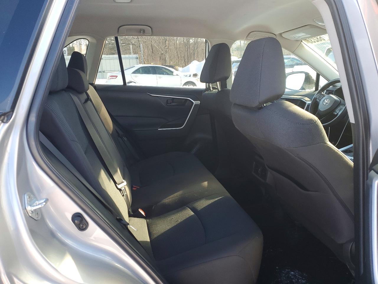 2022 TOYOTA RAV4 LE photo 11