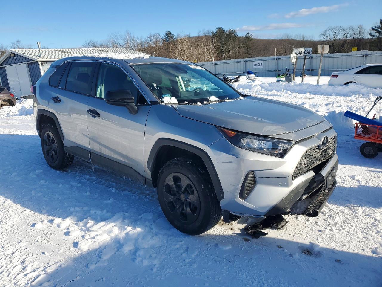 2022 TOYOTA RAV4 LE photo 4