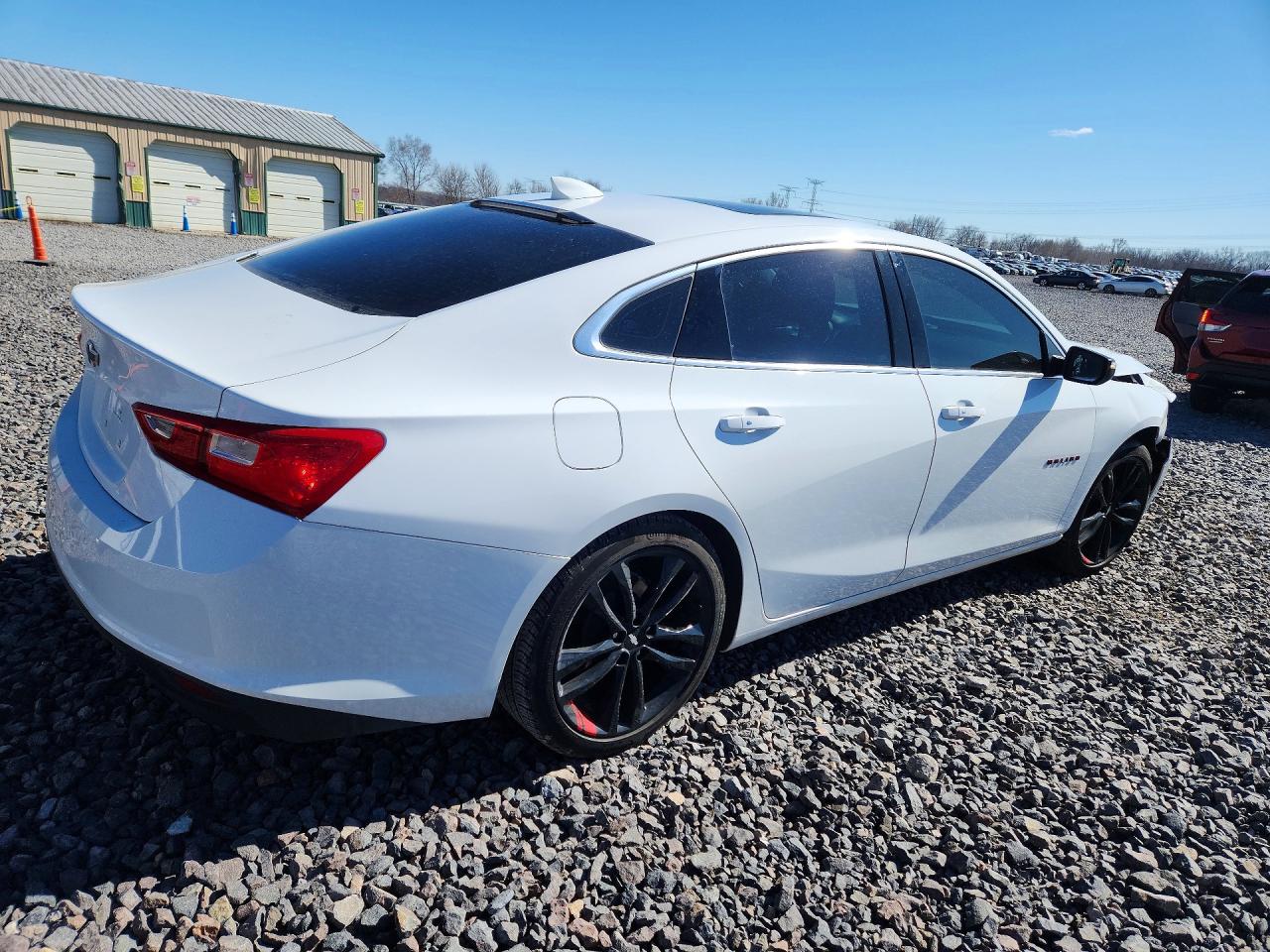2018 CHEVROLET MALIBU LT photo 3