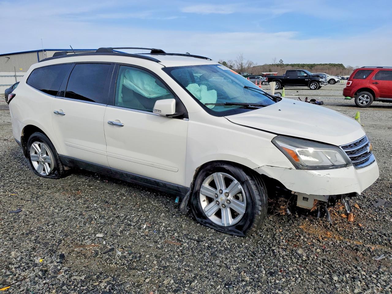 2014 CHEVROLET TRAVERSE LT photo 4