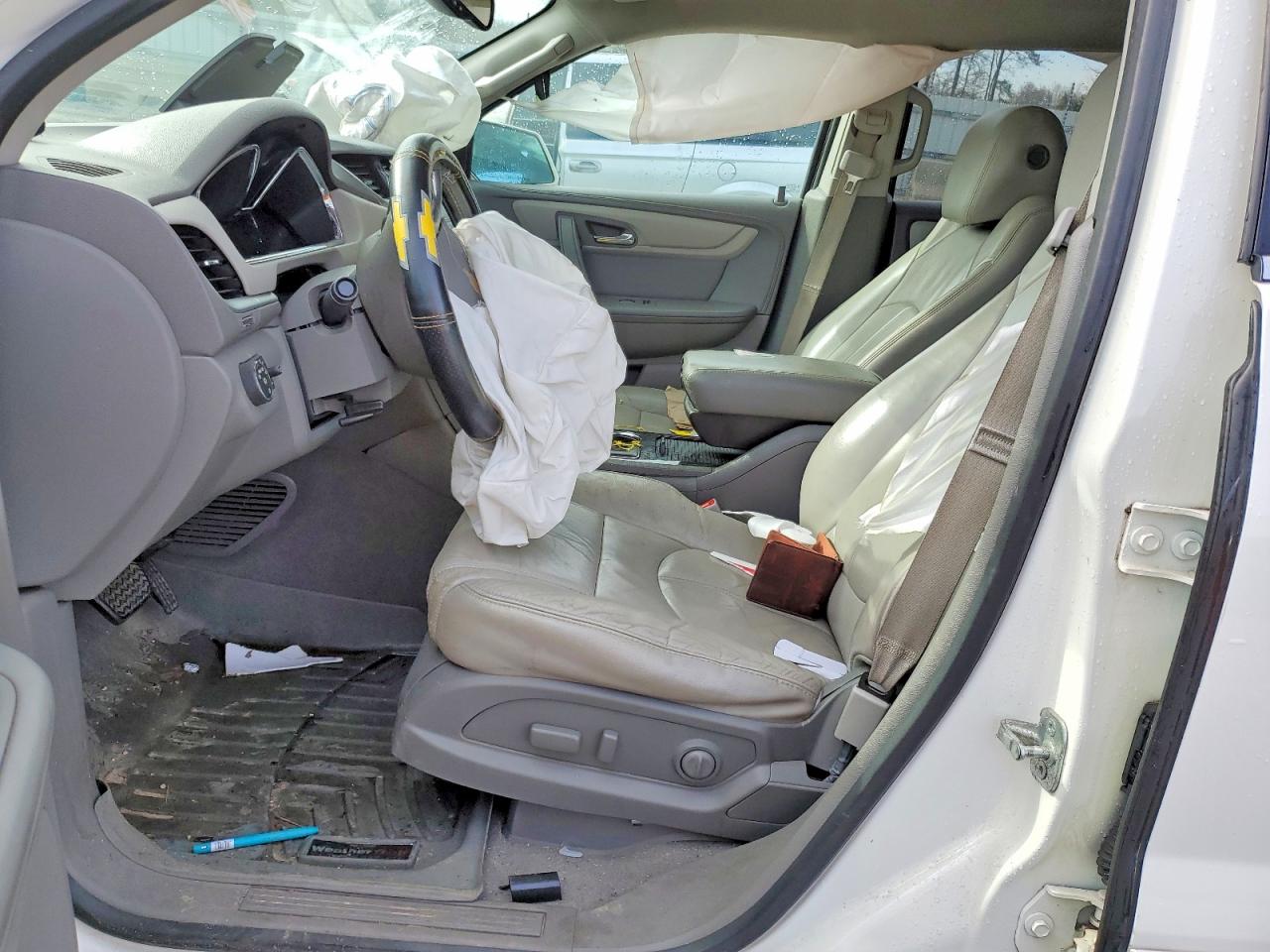 2014 CHEVROLET TRAVERSE LT photo 7