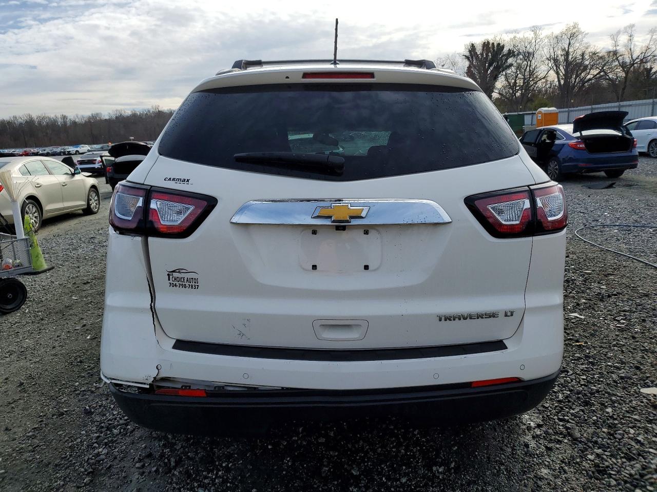 2014 CHEVROLET TRAVERSE LT photo 6