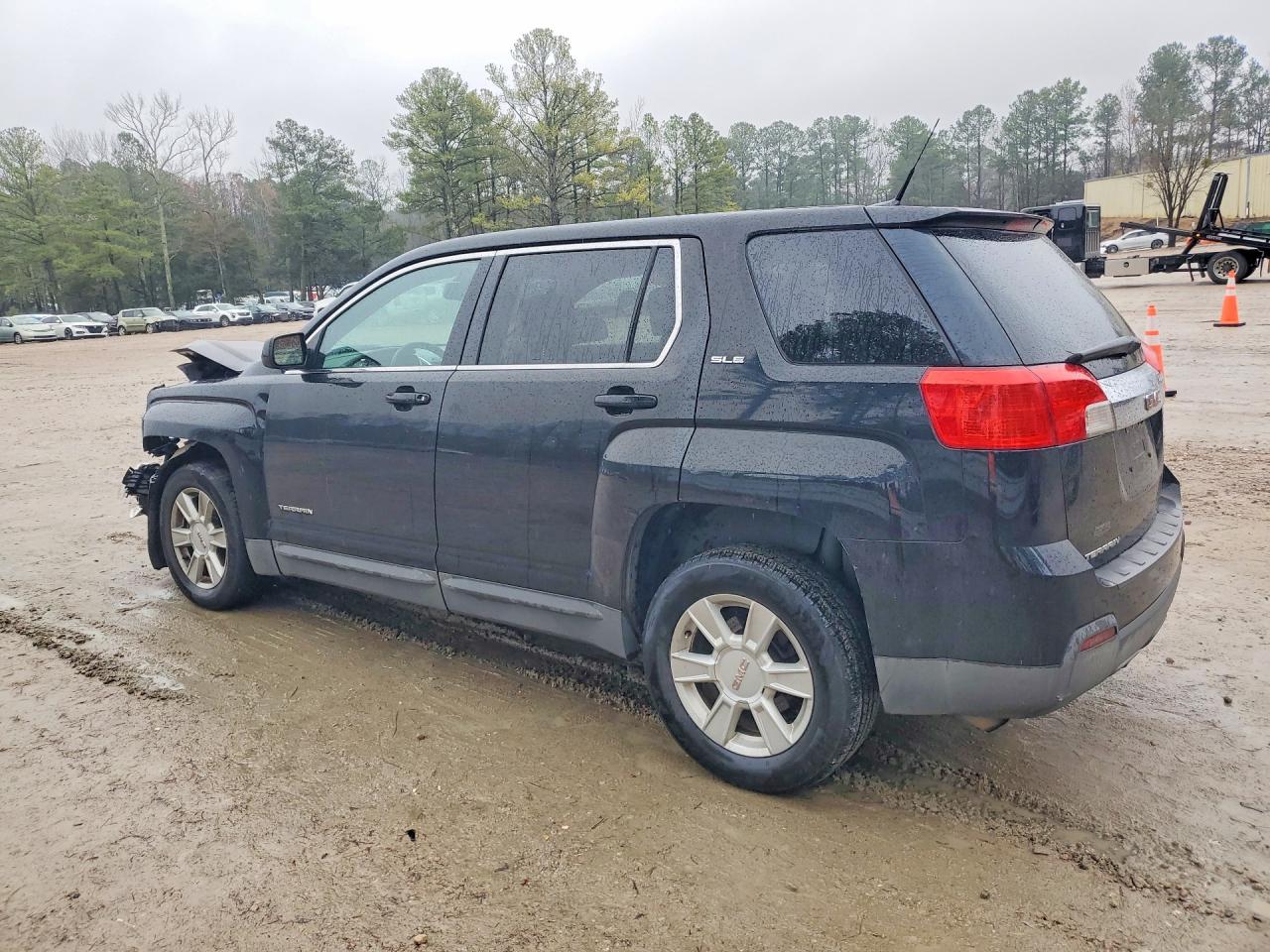 2011 GMC TERRAIN SLE photo 3