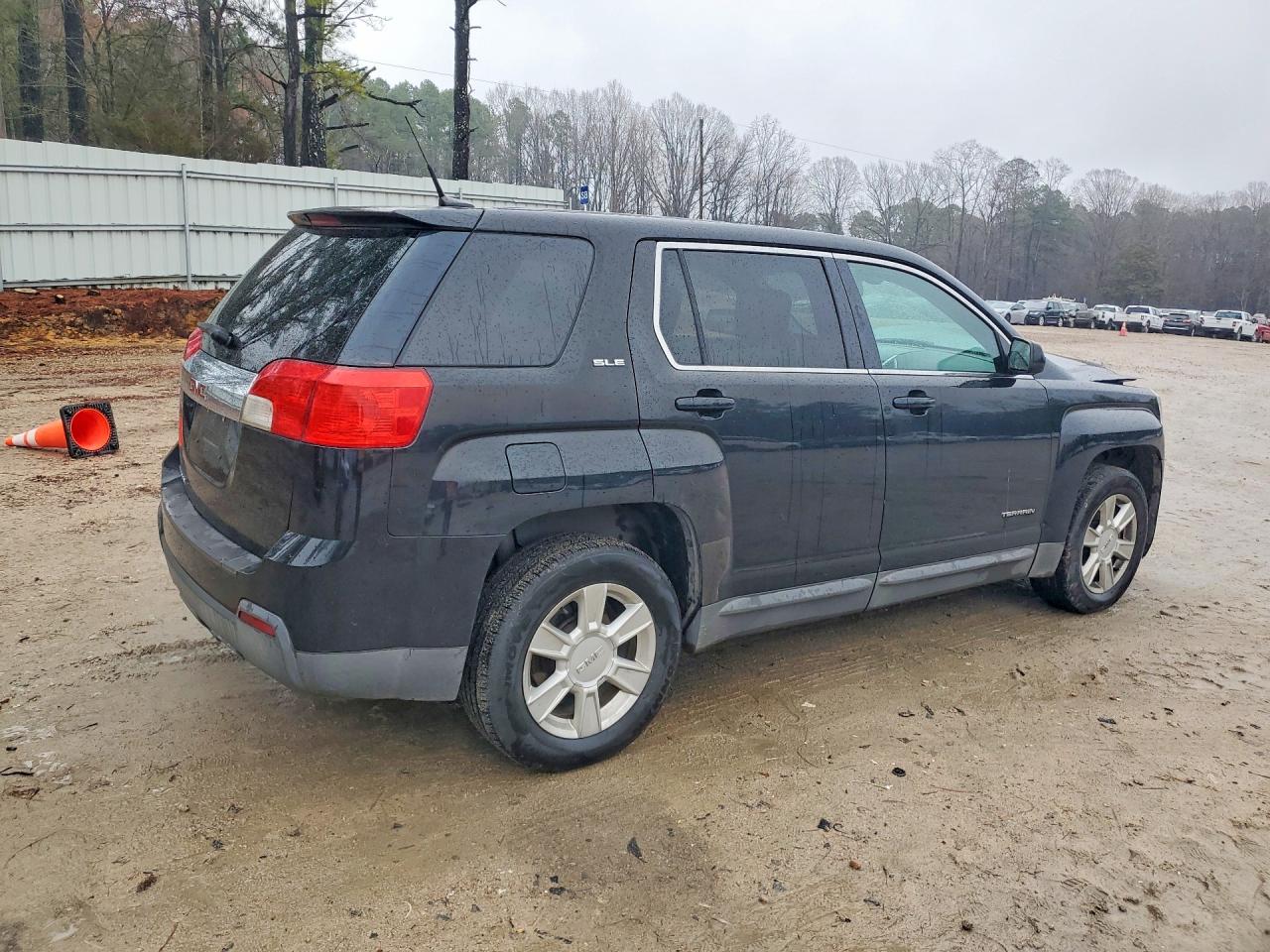 2011 GMC TERRAIN SLE photo 5