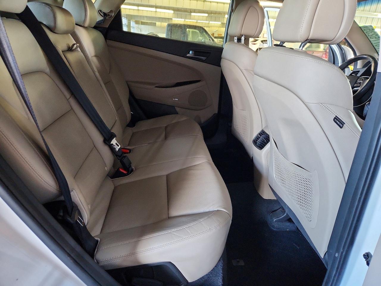 2017 HYUNDAI TUCSON SE PLUS photo 11