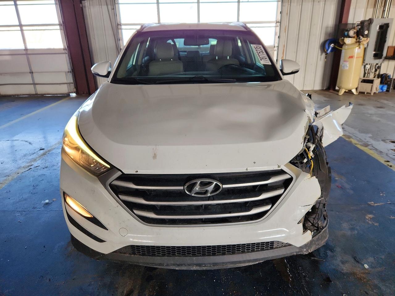2017 HYUNDAI TUCSON SE PLUS photo 5
