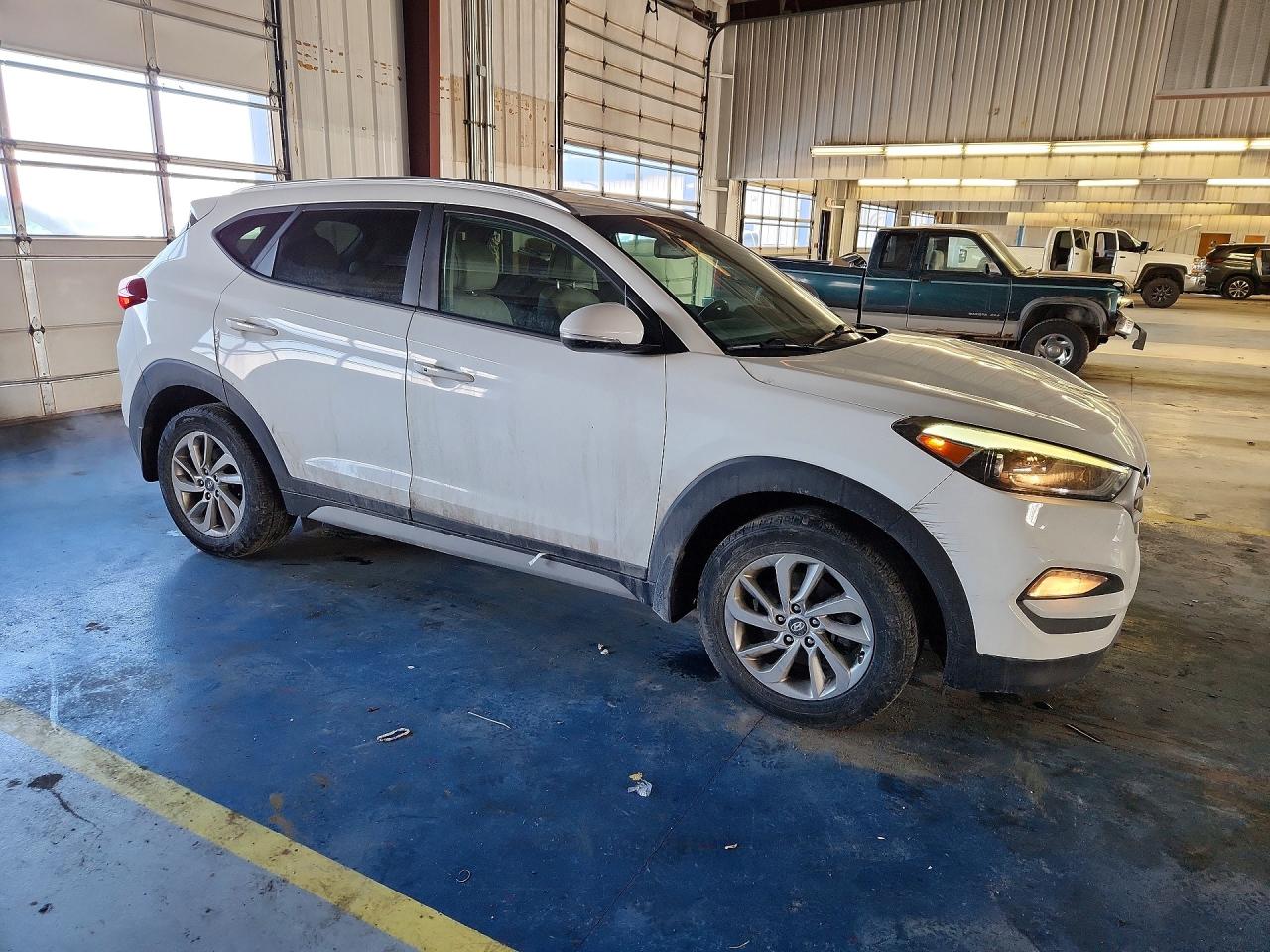 2017 HYUNDAI TUCSON SE PLUS photo 4