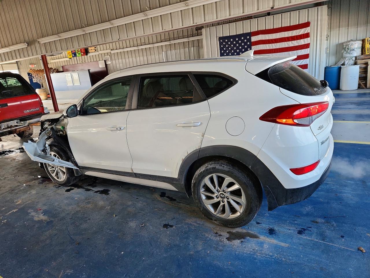 2017 HYUNDAI TUCSON SE PLUS photo 2