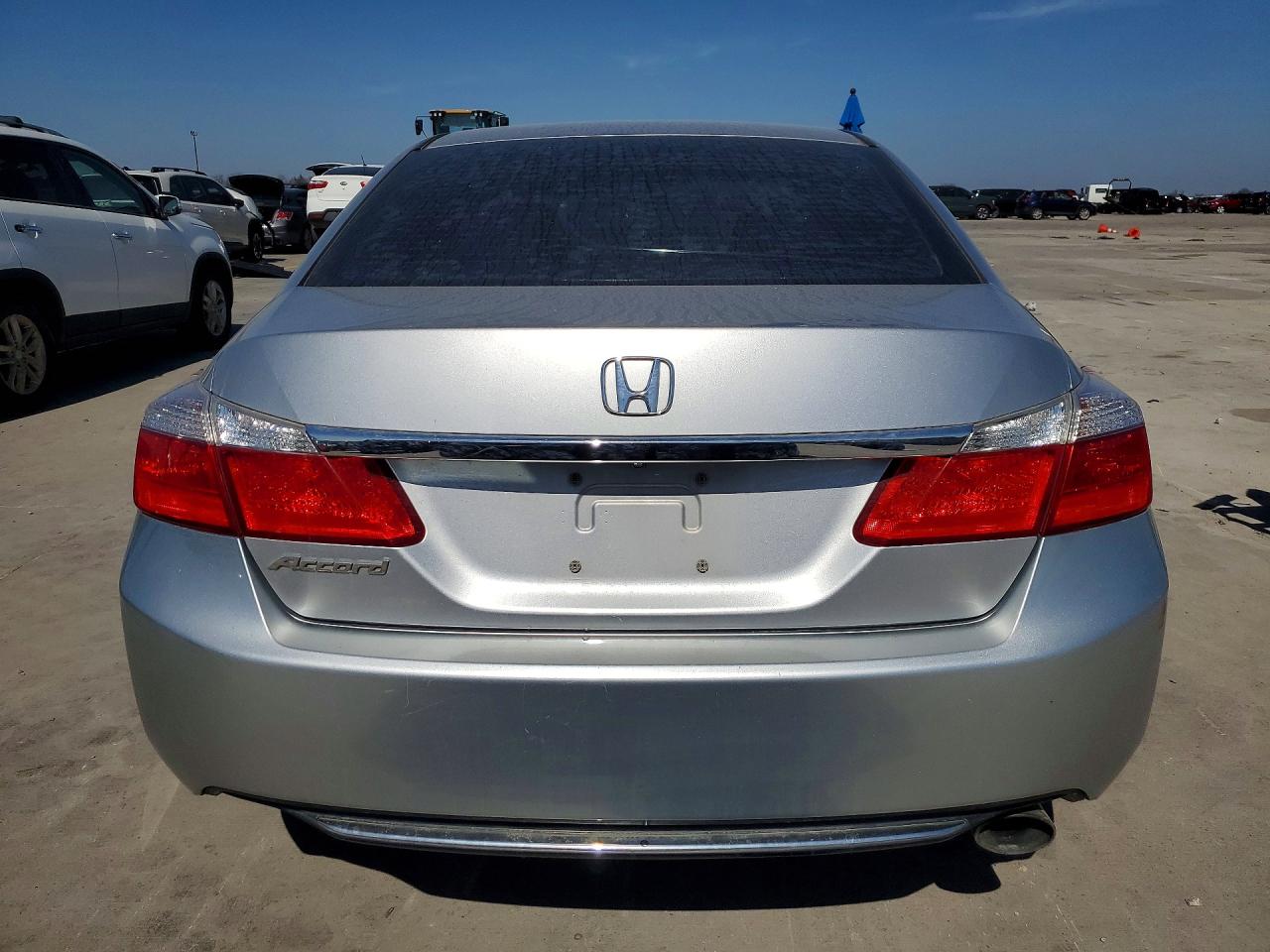 2015 HONDA ACCORD LX photo 16