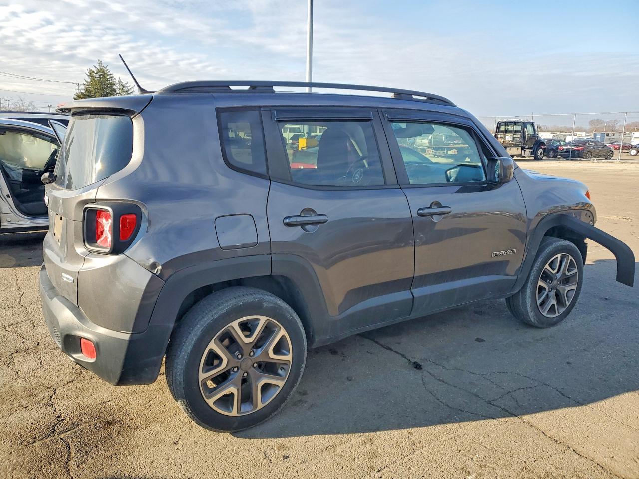 2017 JEEP RENEGADE LATITUDE photo 5
