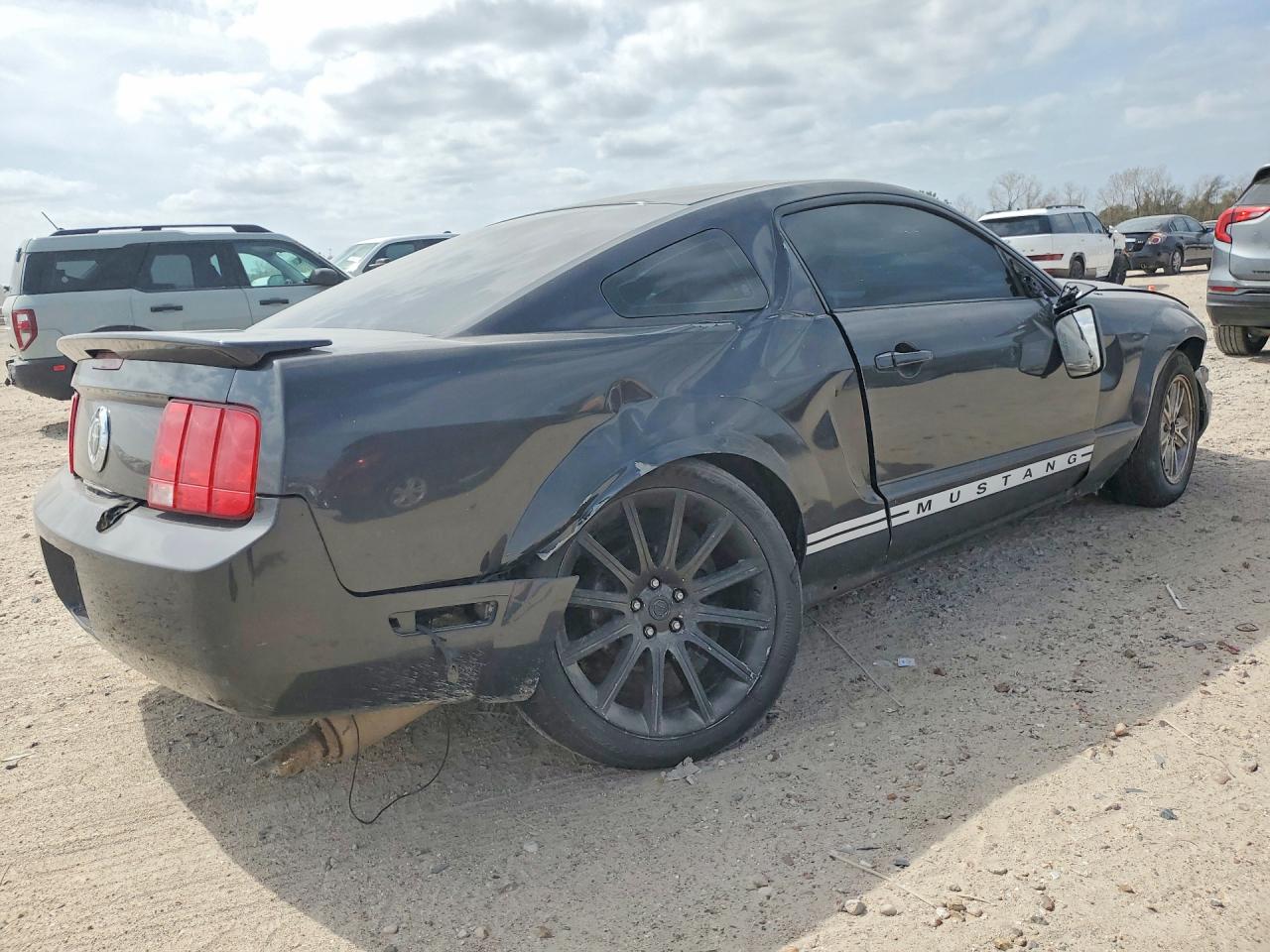 2007 FORD MUSTANG photo 3
