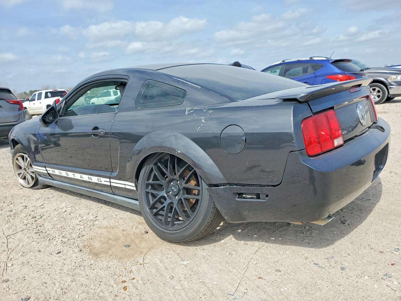 2007 FORD MUSTANG photo 2