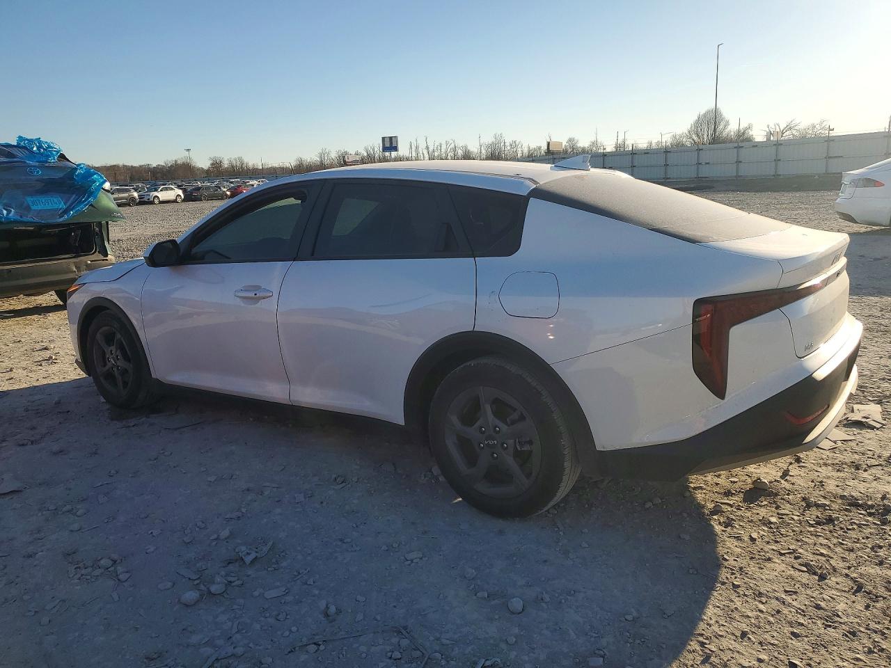 2025 KIA K4 LXS photo 2