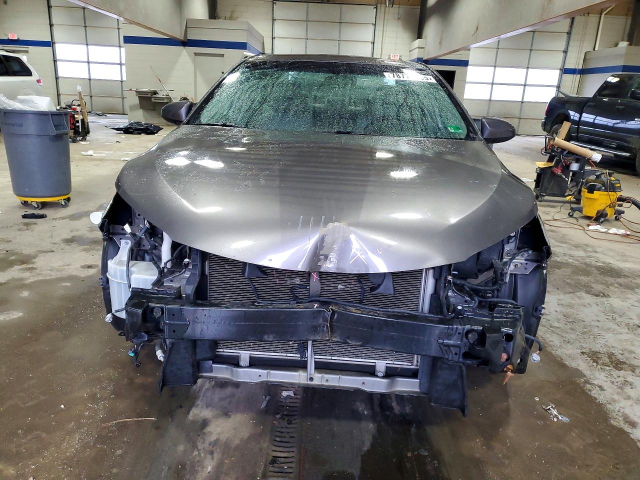 2015 TOYOTA CAMRY LE photo 5