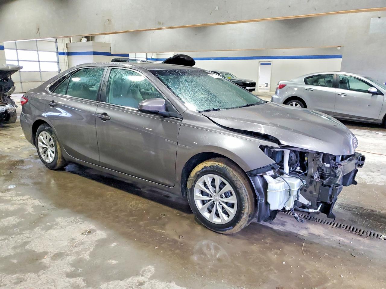 2015 TOYOTA CAMRY LE photo 4
