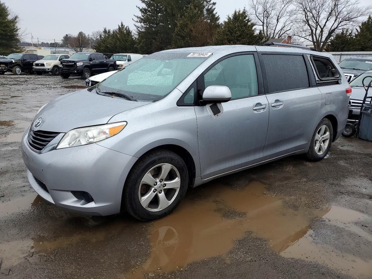 2013 TOYOTA SIENNA