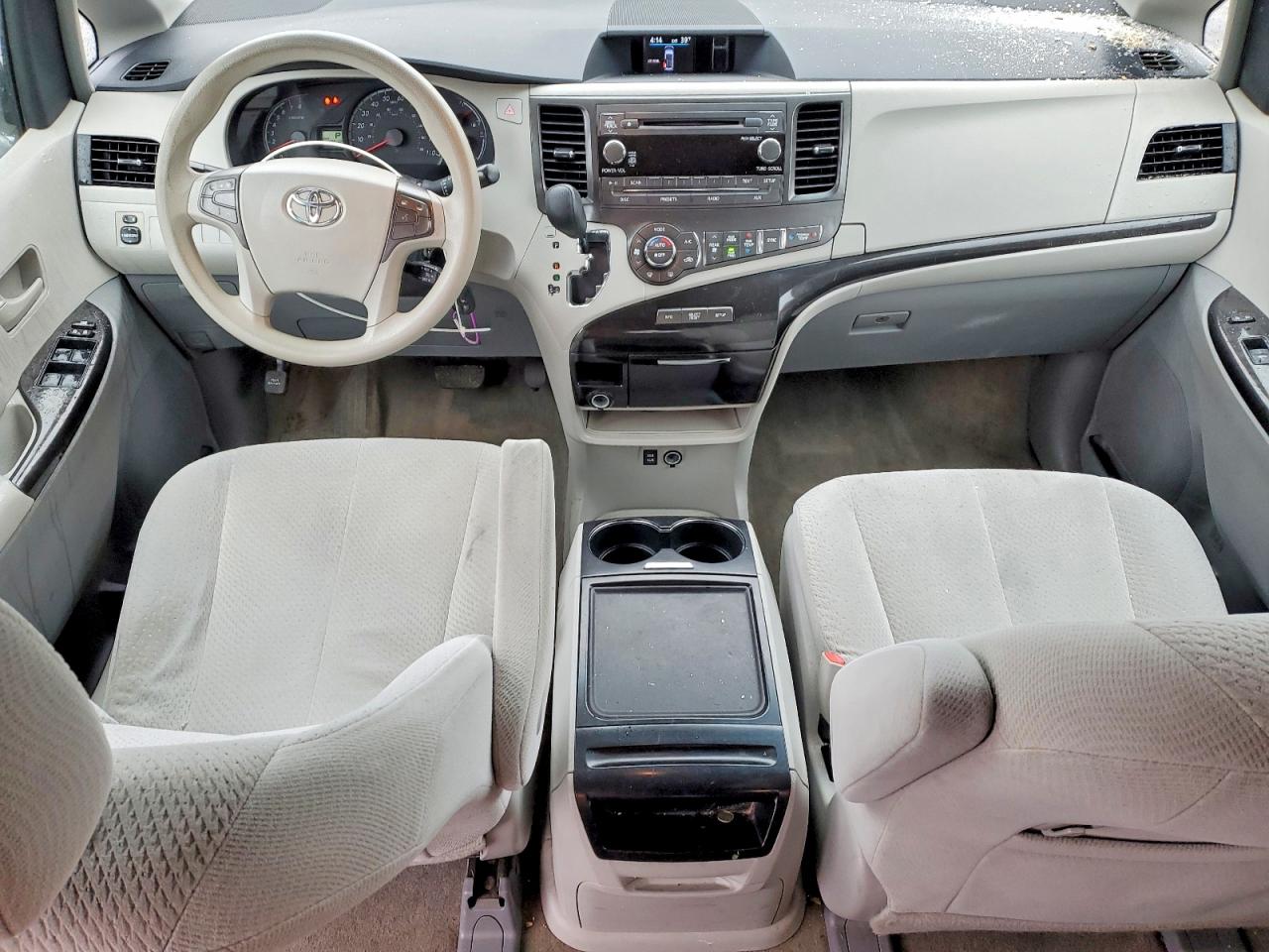 2013 TOYOTA SIENNA LE 8-PASSENGER photo 15