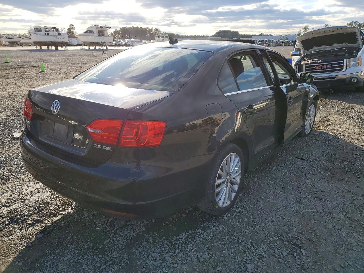 2011 VOLKSWAGEN JETTA SEL photo 3