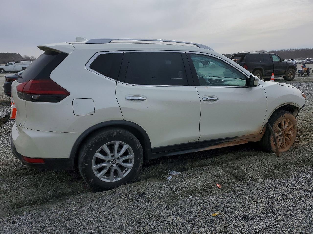 2018 NISSAN ROGUE SV photo 3