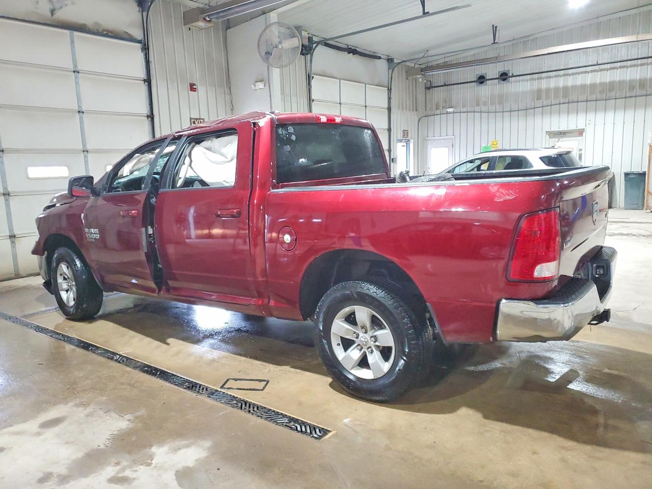 2021 RAM 1500 CLASSIC SLT photo 3