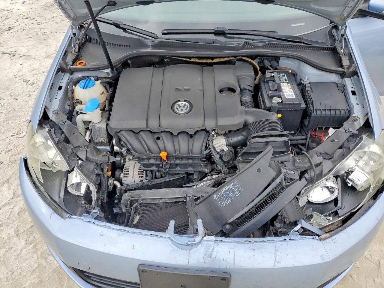 2011 VOLKSWAGEN GOLF photo 11