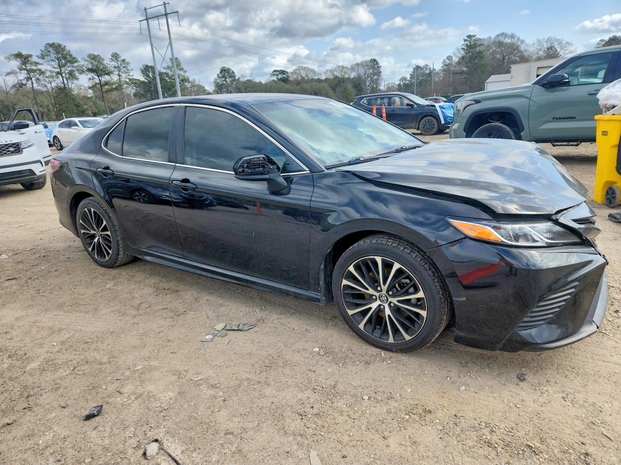 2019 TOYOTA CAMRY SE photo 7