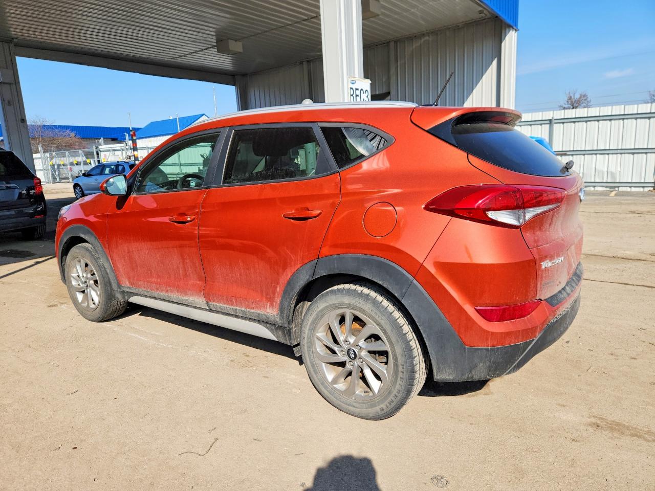 2017 HYUNDAI TUCSON SE photo 2