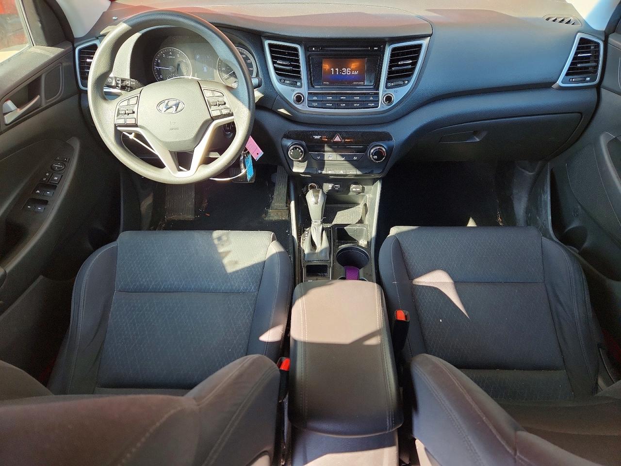2017 HYUNDAI TUCSON SE photo 8