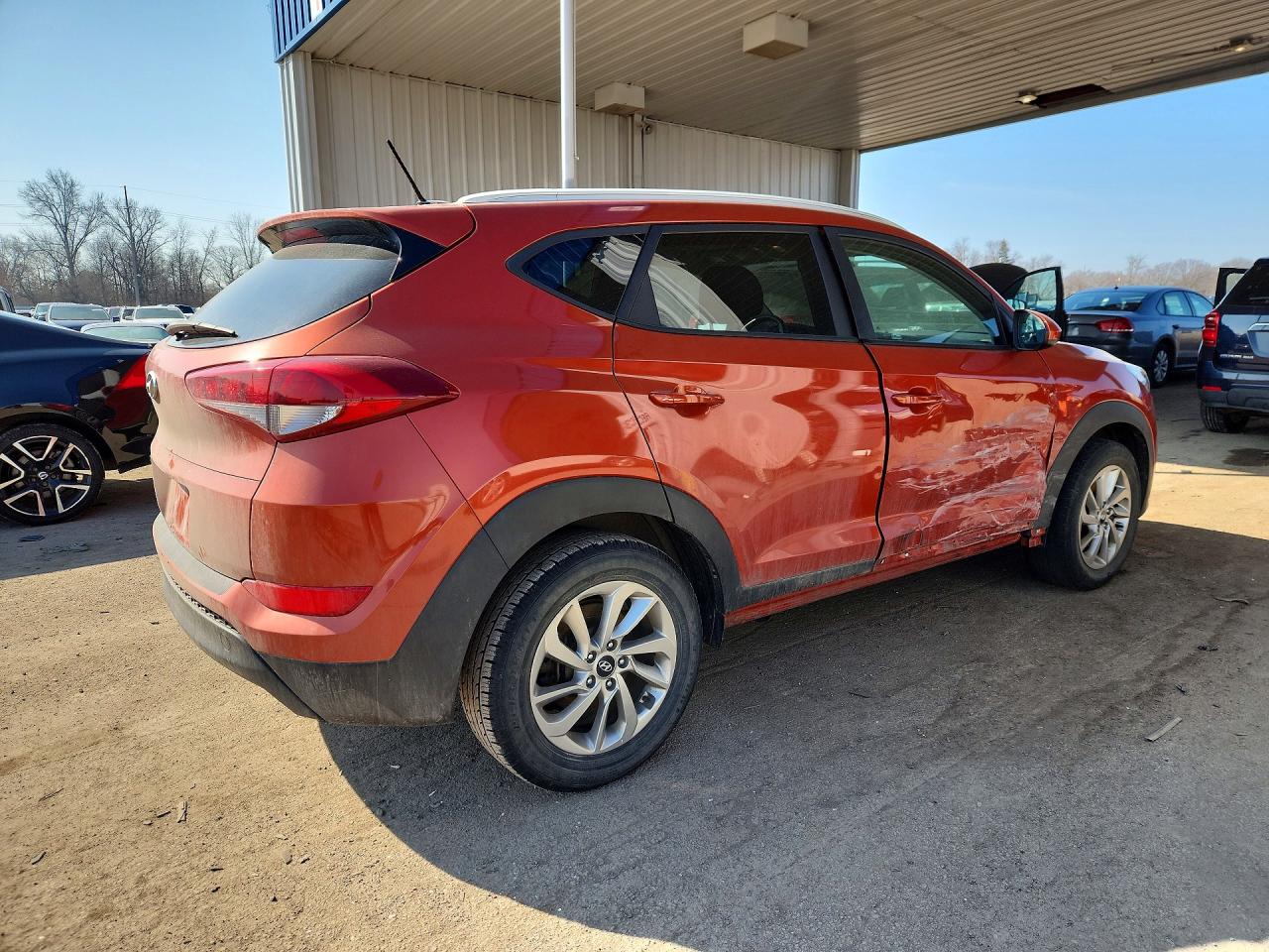 2017 HYUNDAI TUCSON SE photo 3