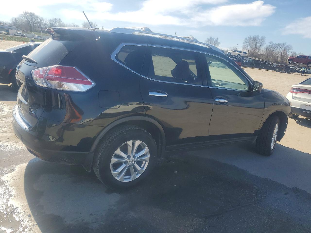 2016 NISSAN ROGUE SV photo 5