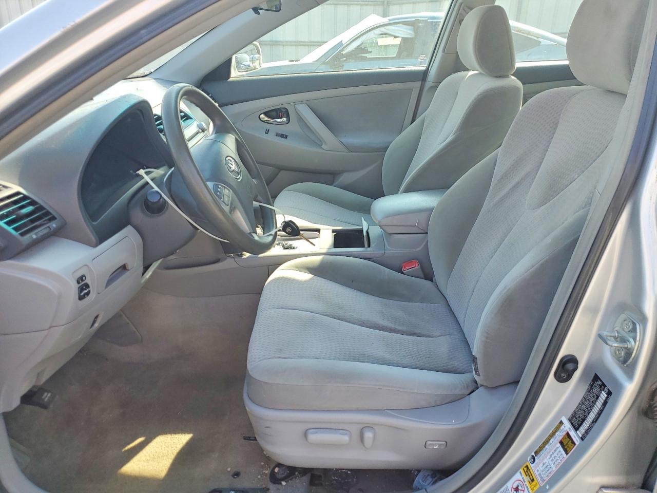 2011 TOYOTA CAMRY LE photo 13