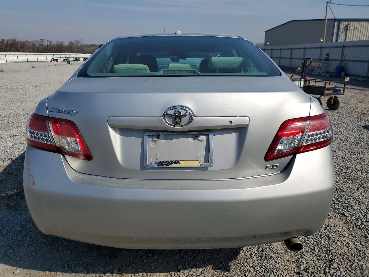 2011 TOYOTA CAMRY LE photo 11