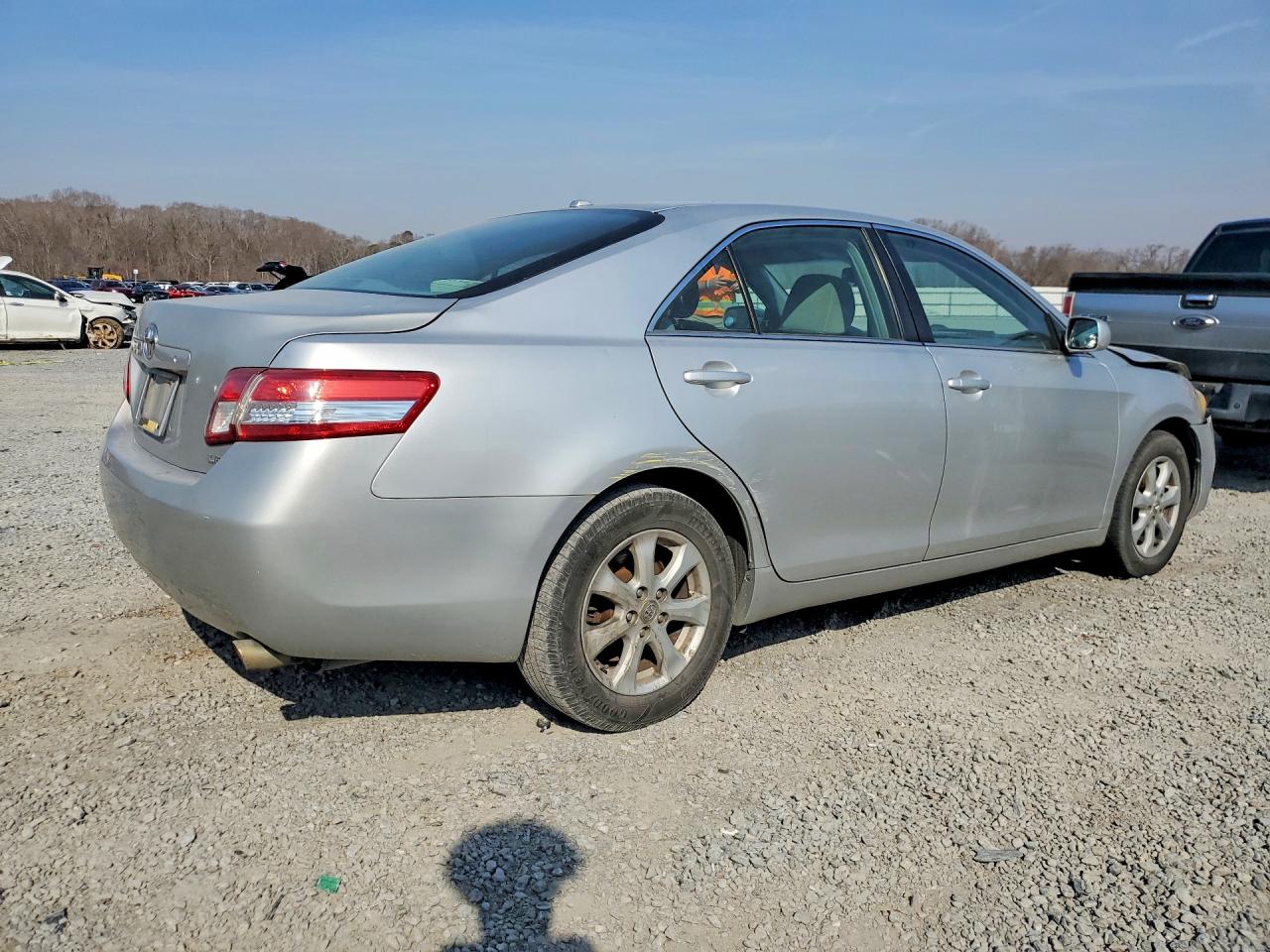 2011 TOYOTA CAMRY LE photo 5