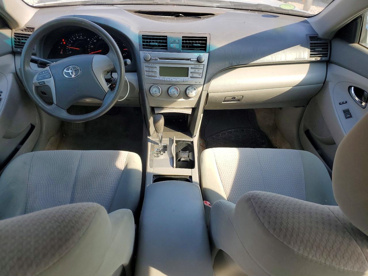 2011 TOYOTA CAMRY LE photo 15