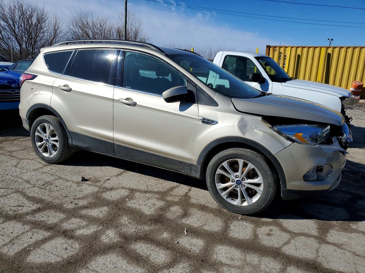 2017 FORD ESCAPE SE photo 4