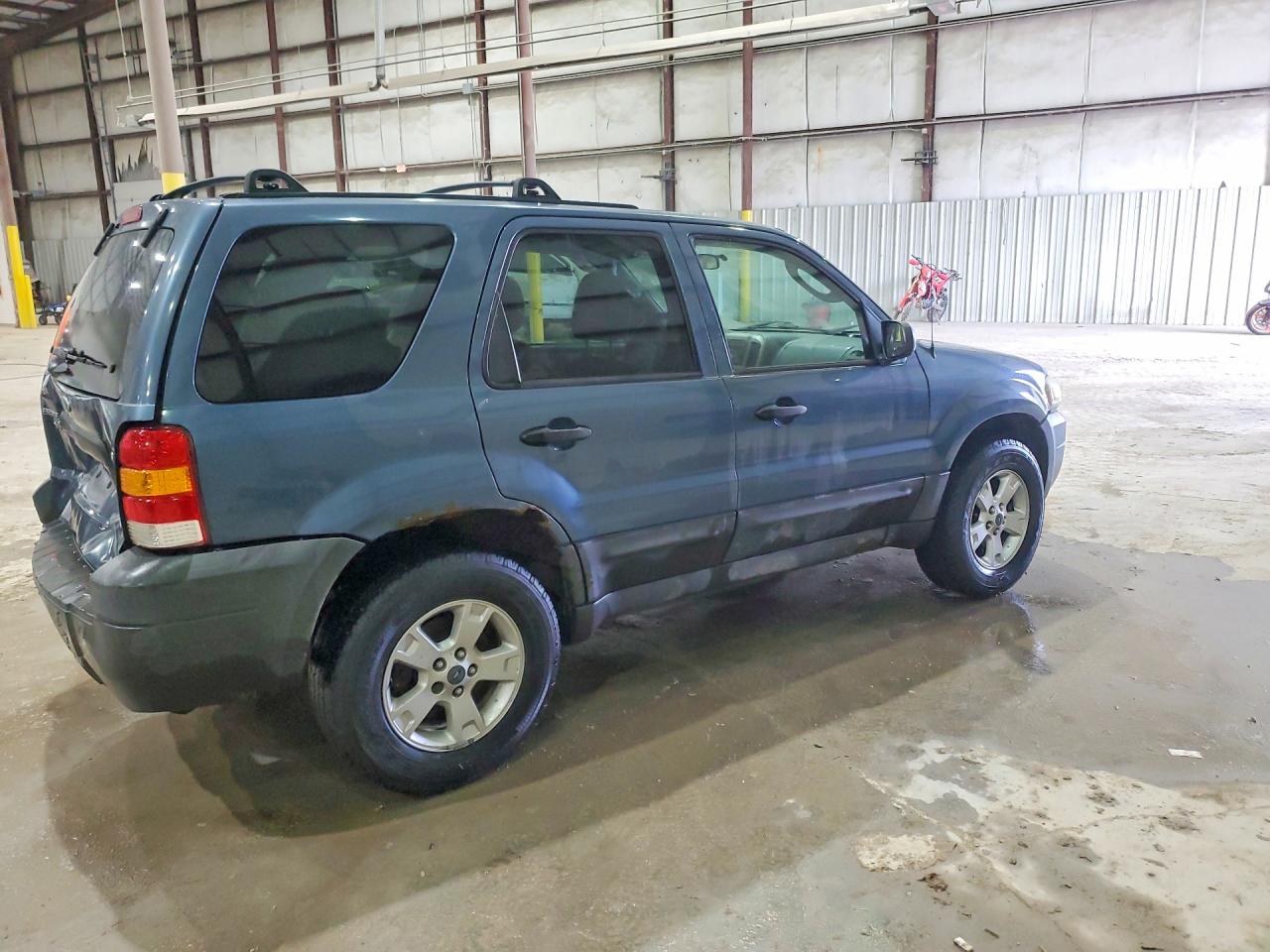 2005 FORD ESCAPE XLT photo 3