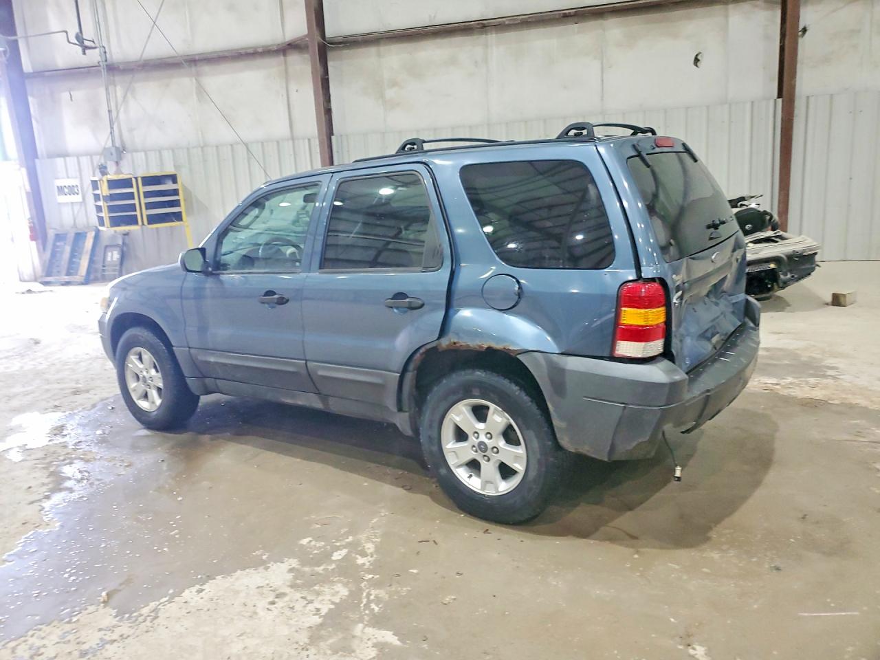 2005 FORD ESCAPE XLT photo 2
