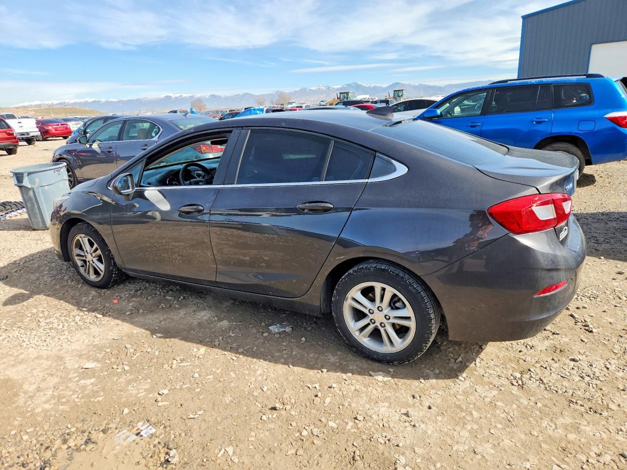 2017 CHEVROLET CRUZE LT photo 2