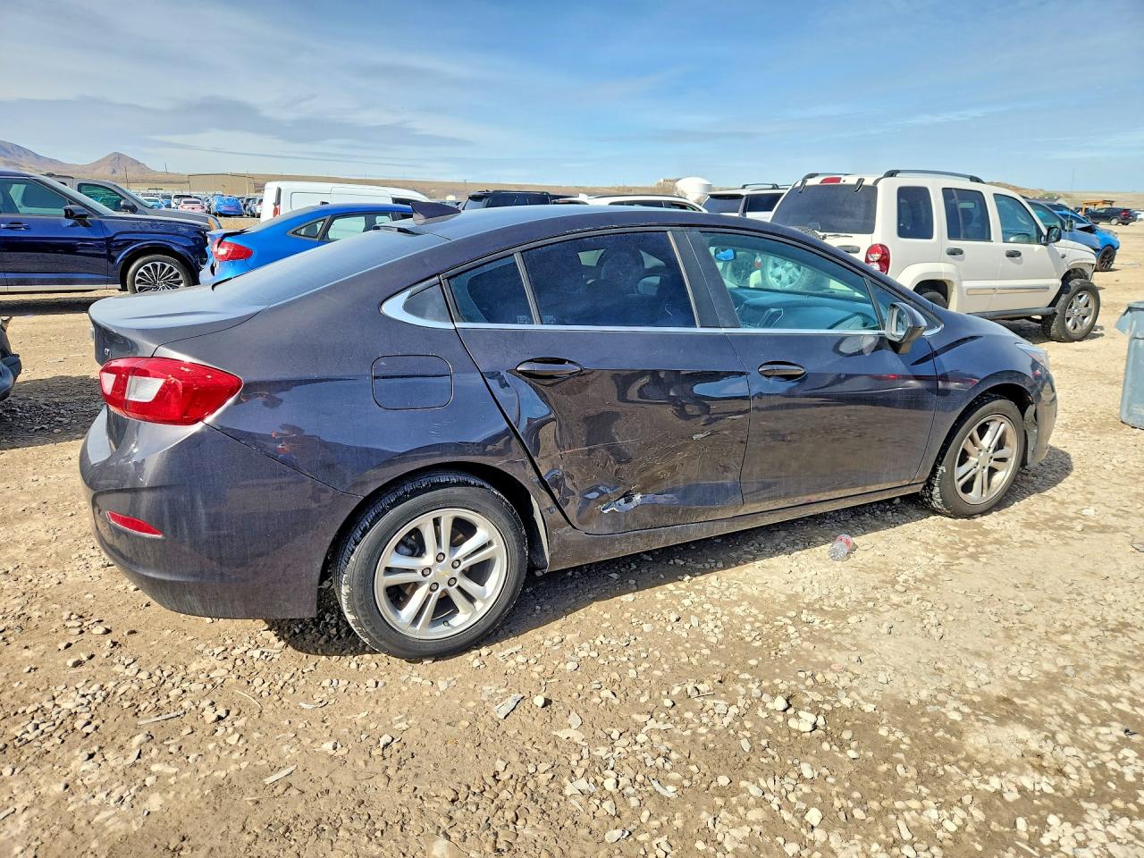 2017 CHEVROLET CRUZE LT photo 3