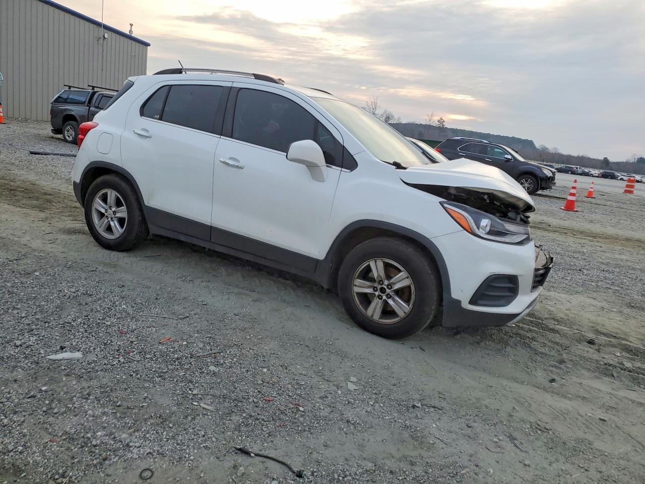 2018 CHEVROLET TRAX 1LT photo 4