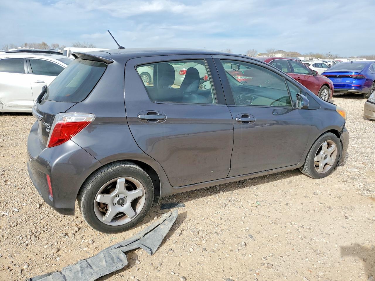 2014 TOYOTA YARIS photo 5